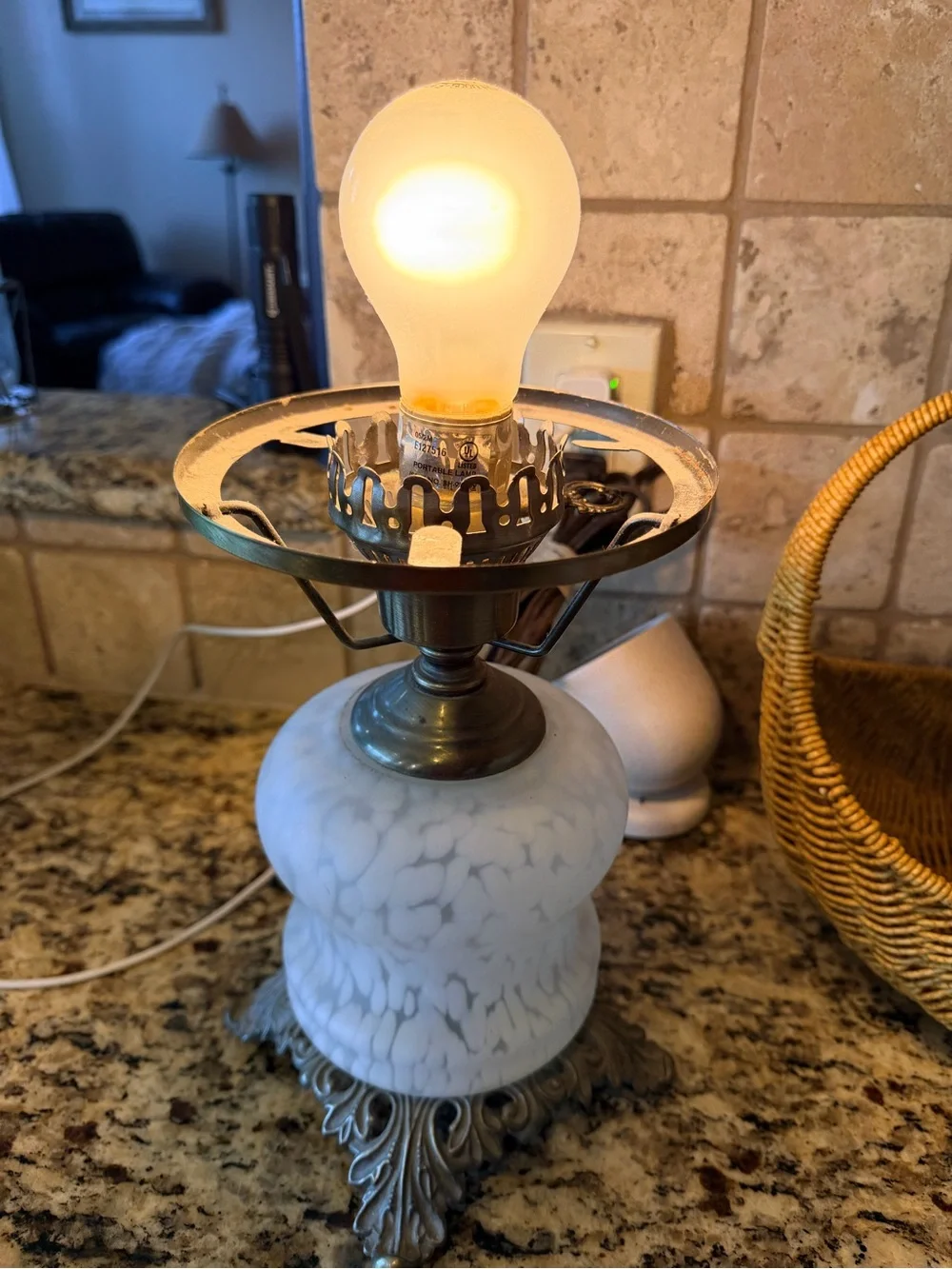 Vintage-Style frosted White/Mottled Glass Table Hurricane Parlor Lamp Works